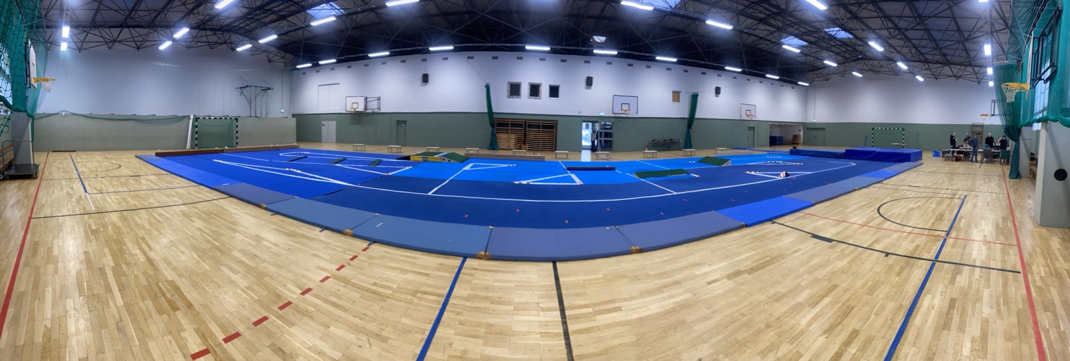 Panoramablick auf unsere Teppichrennstrecke in der Sporthalle